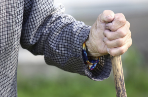 Hand mit Stock  (Osteoporose-Therapie)