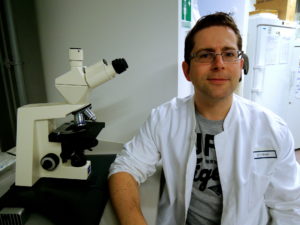 Dr. Heiko Bruns erforscht entartete B-Zellen. (Bild: Uni-Klinikum Erlangen)