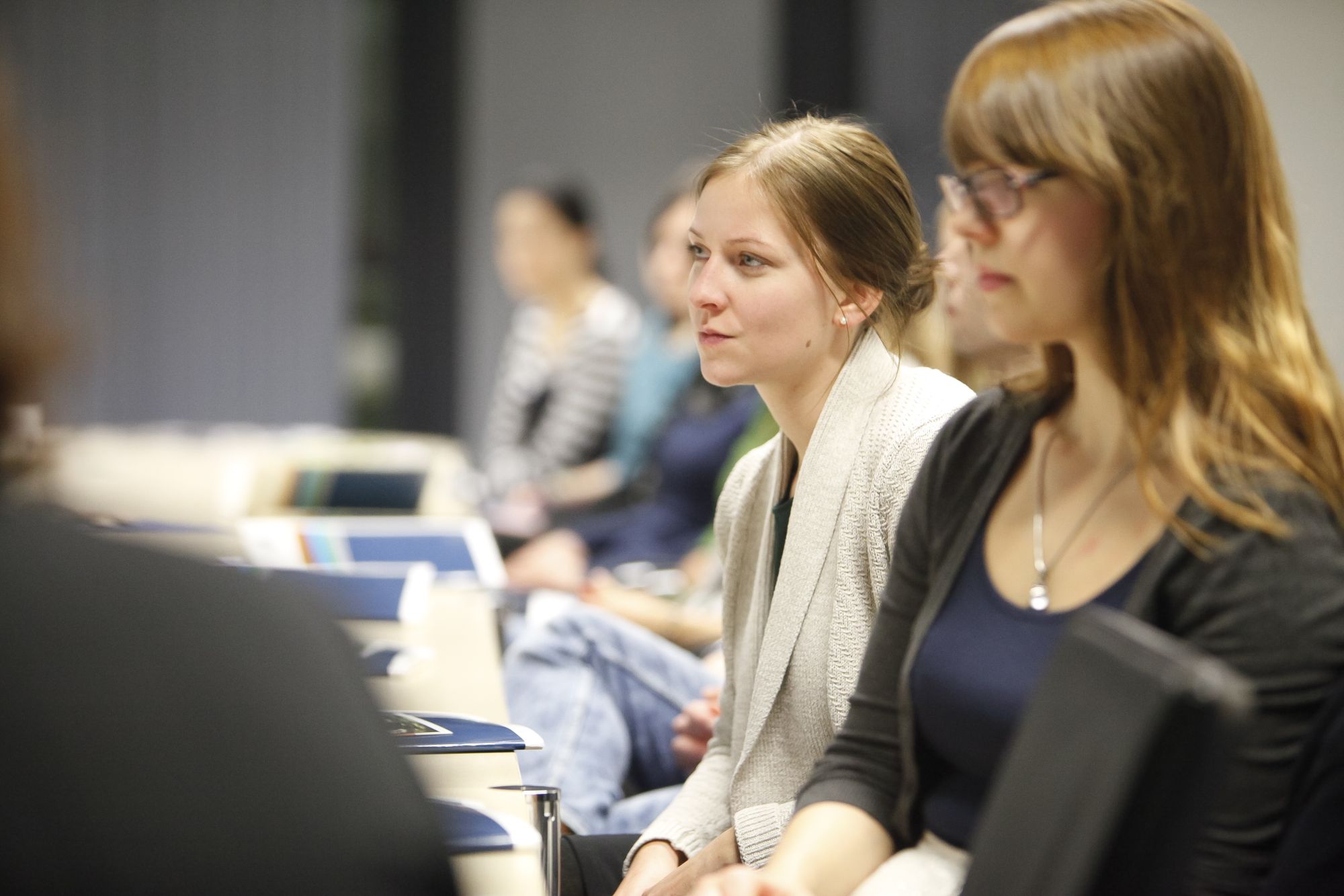 Karriere-Treff am Fachbereich Wirtschaftswissenschaften mit anschließendem Stammtisch (Foto: Giulia Iannicelli)