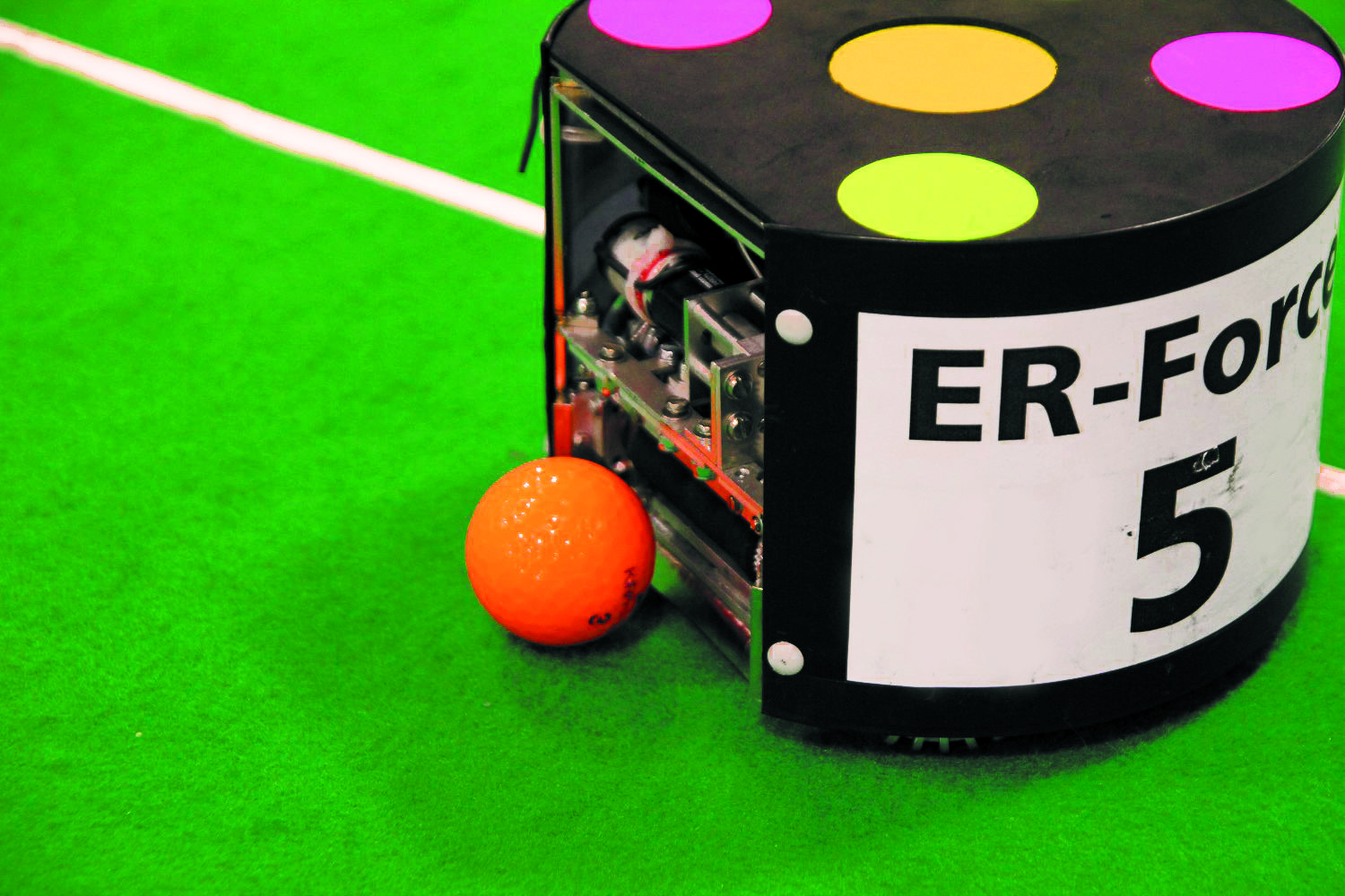 Zum Artikel "Wenn Roboter kicken"