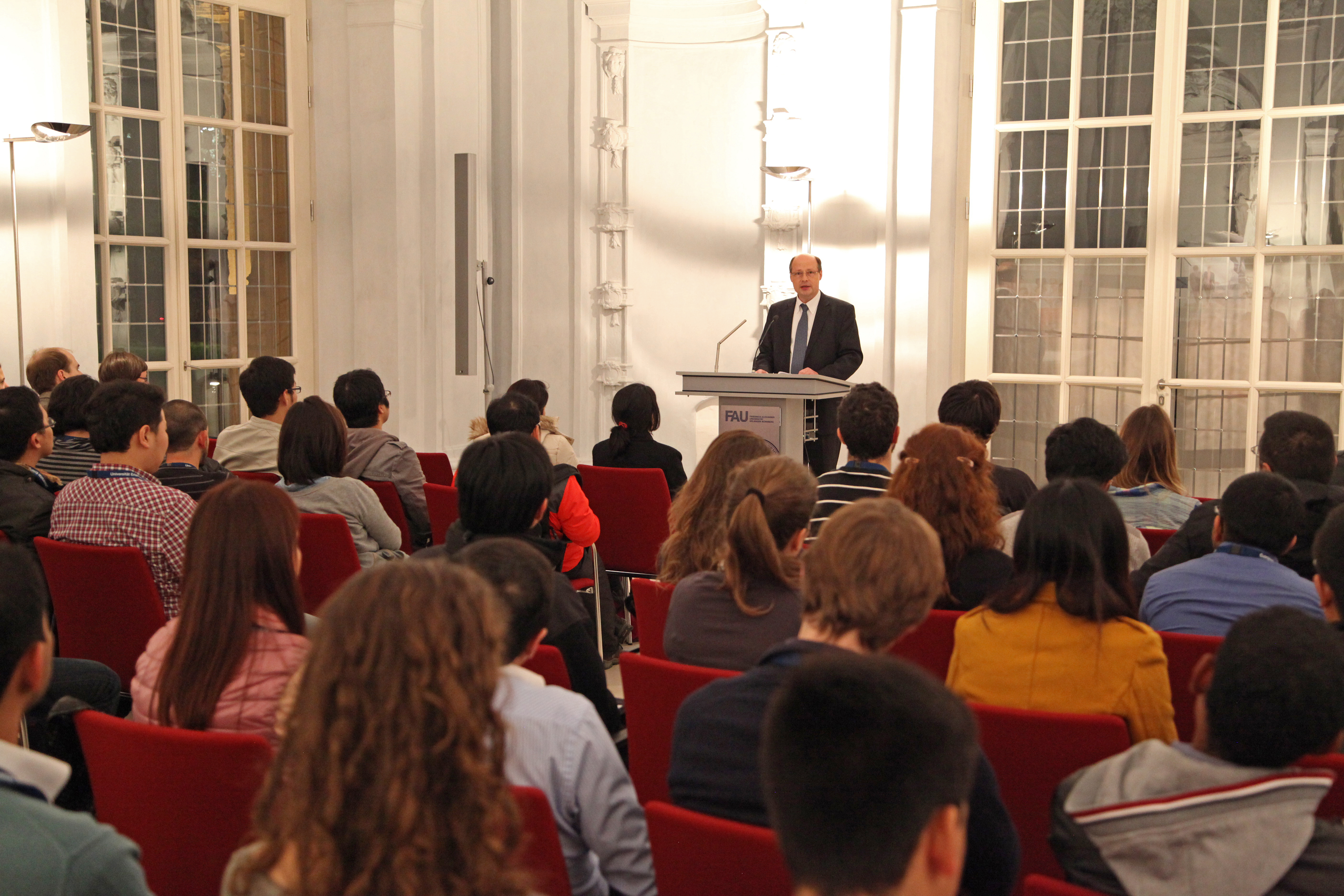 Das Welcome Event am 14. November 2014 in der Erlanger Orangerie. (Bild: Georg Pöhlein)