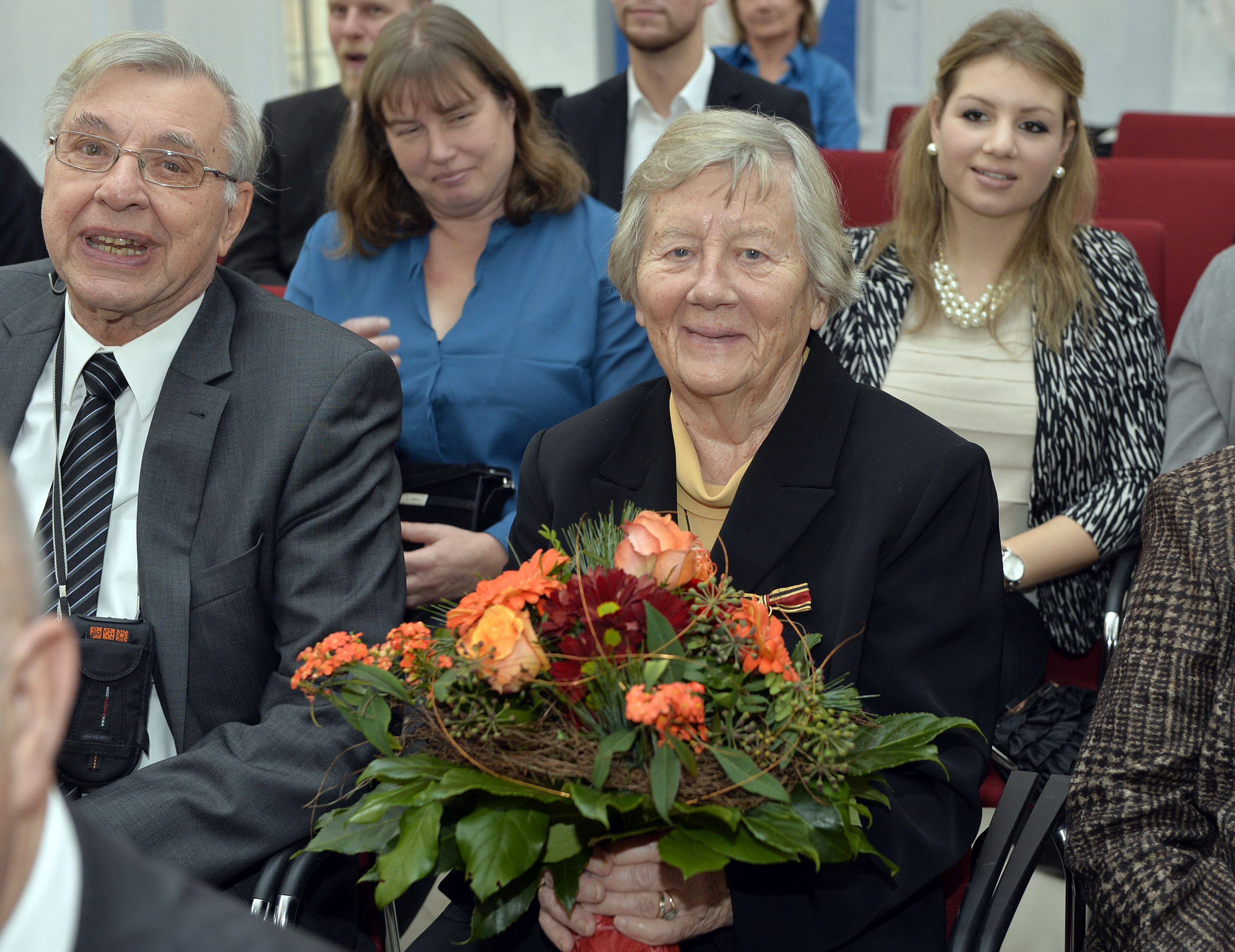 Prof. Dr. Dr. Helga Schüßler bei der Bundesverdienstkreuzübergabe in der Orangerie in Erlangen. (Bild: Harald Sippel)