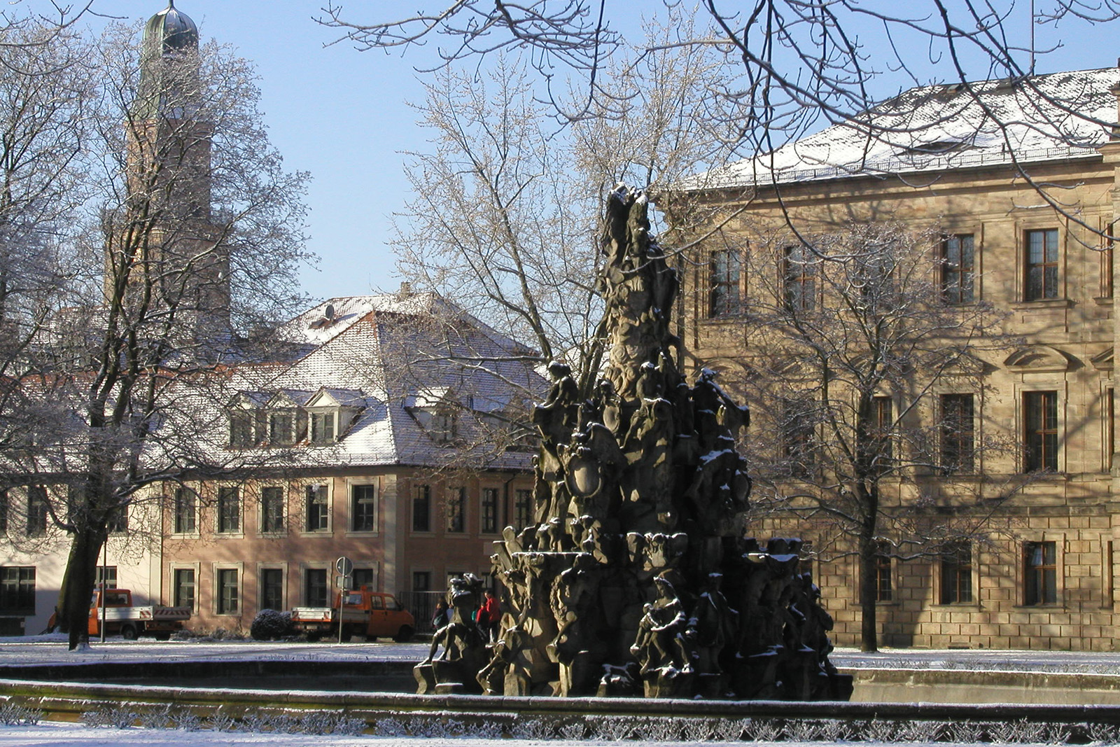 Schloss im Winter (Bild: FAU)