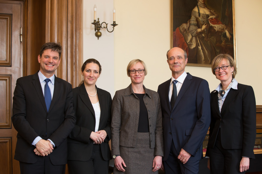 FAU's president-elect Prof. Dr. Joachim Hornegger with the three new vice presidents, Prof Dr. Nadine Gatzert, Prof. Dr. Antje Kley and Prof. Dr. Günter Leugering, and Chancellor Dr. Sybille Reichert. (Image: FAU/Erich Malter)