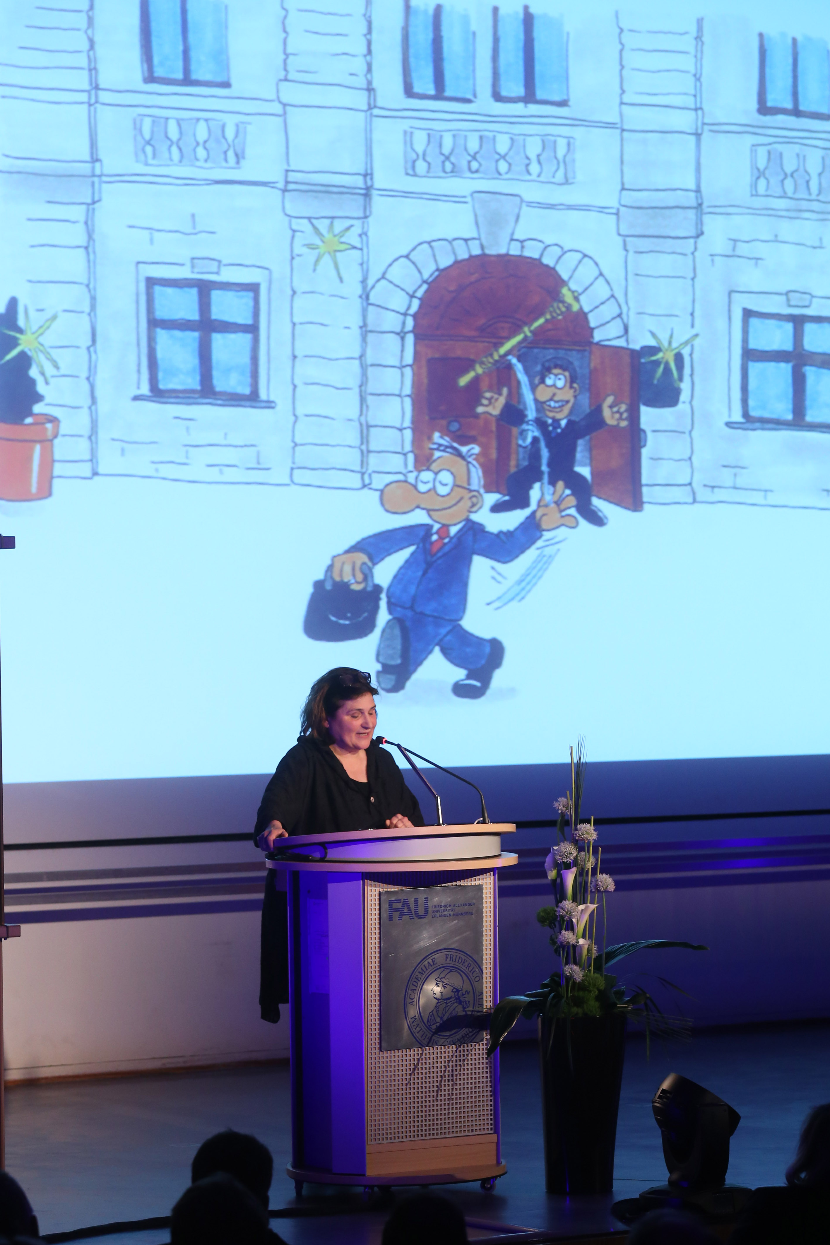 Grüske sei ein Märchenprinz gewesen, der die FAU nachhaltig wachküsste, erklärte die frühere FAU-Vizepräsidentin Prof. Johanna Haberer in ihrer Laudatio. (Bild: FAU/Kurt Fuchs)