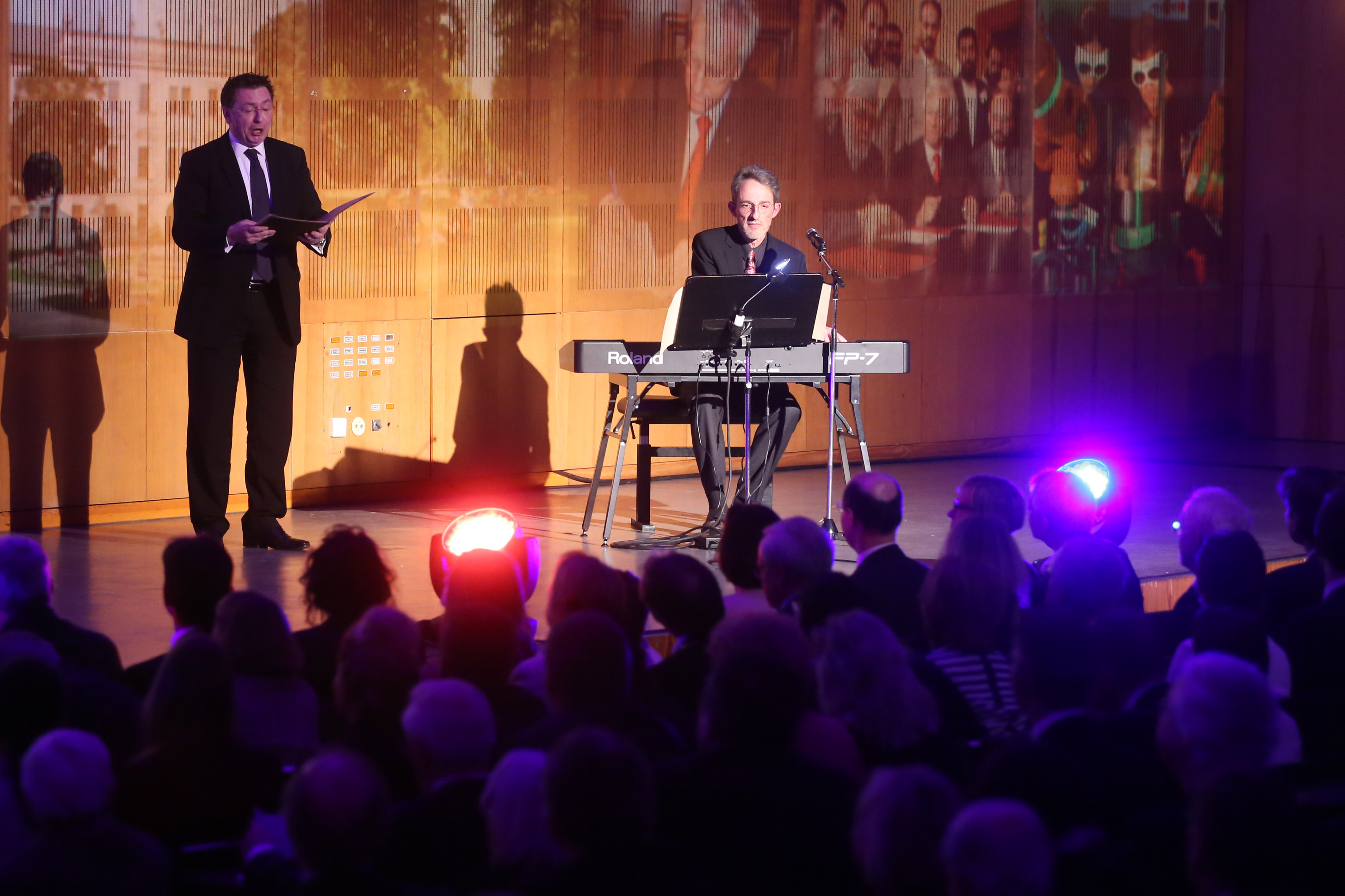 Musikalisch begleiteten Prof. Dr. Konrad Klek am Piano und Prof. Dr. Christoph Safferling (Gesang) mit klassischen Tönen ... (Bild: FAU/Kurt Fuchs)