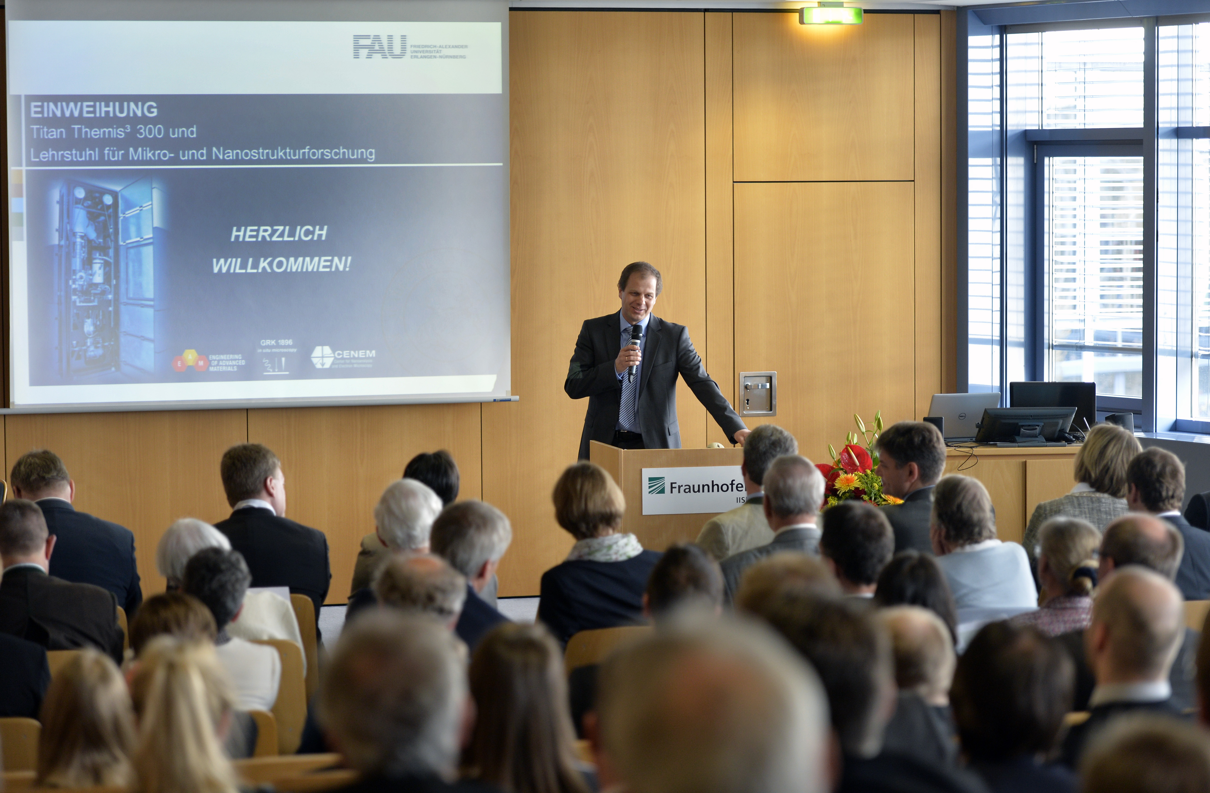 Prof. Dr. Erdmann Spiecker, Leiter des neuen Lehrstuhls für Mikro- und Nanostrukturforschung
