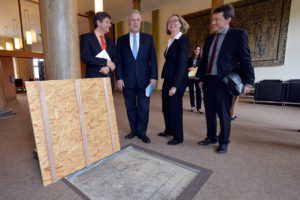 Innenminister Joachim Herrmann begutachtet Schloss