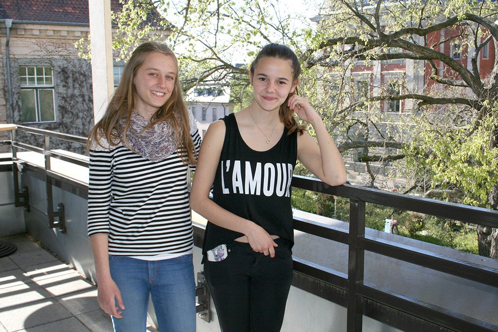 Sophie Lentz und Jennifer Koch treffen sich alle ein bis zwei Wochen und gehen Eis essen oder ins Kino. (Bild: FAU/Claudia Rummel)