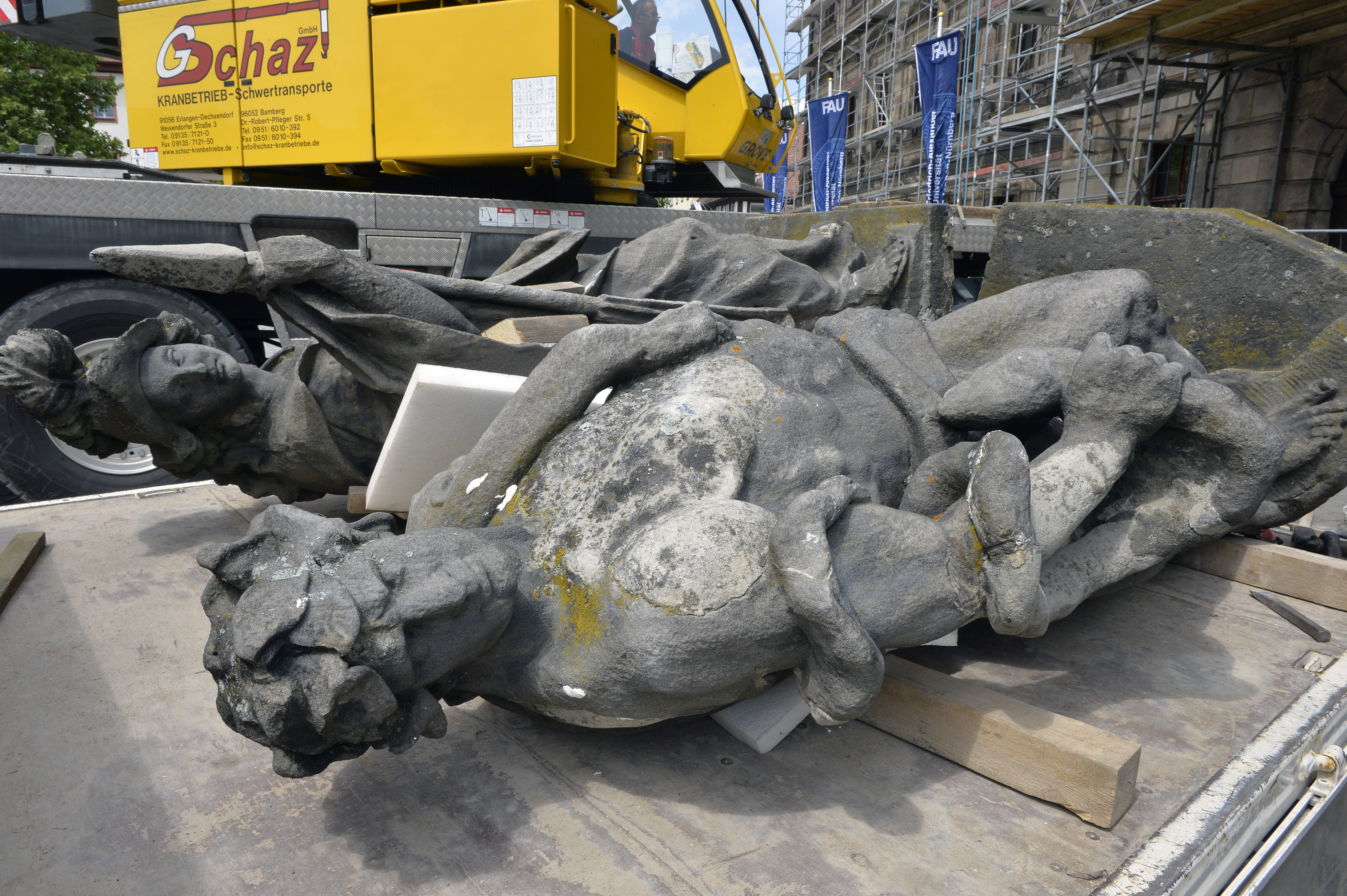 Demontage der Steinfiguren des Erlanger Schlosses zur Sanierung (Bild: Harald Sippel)