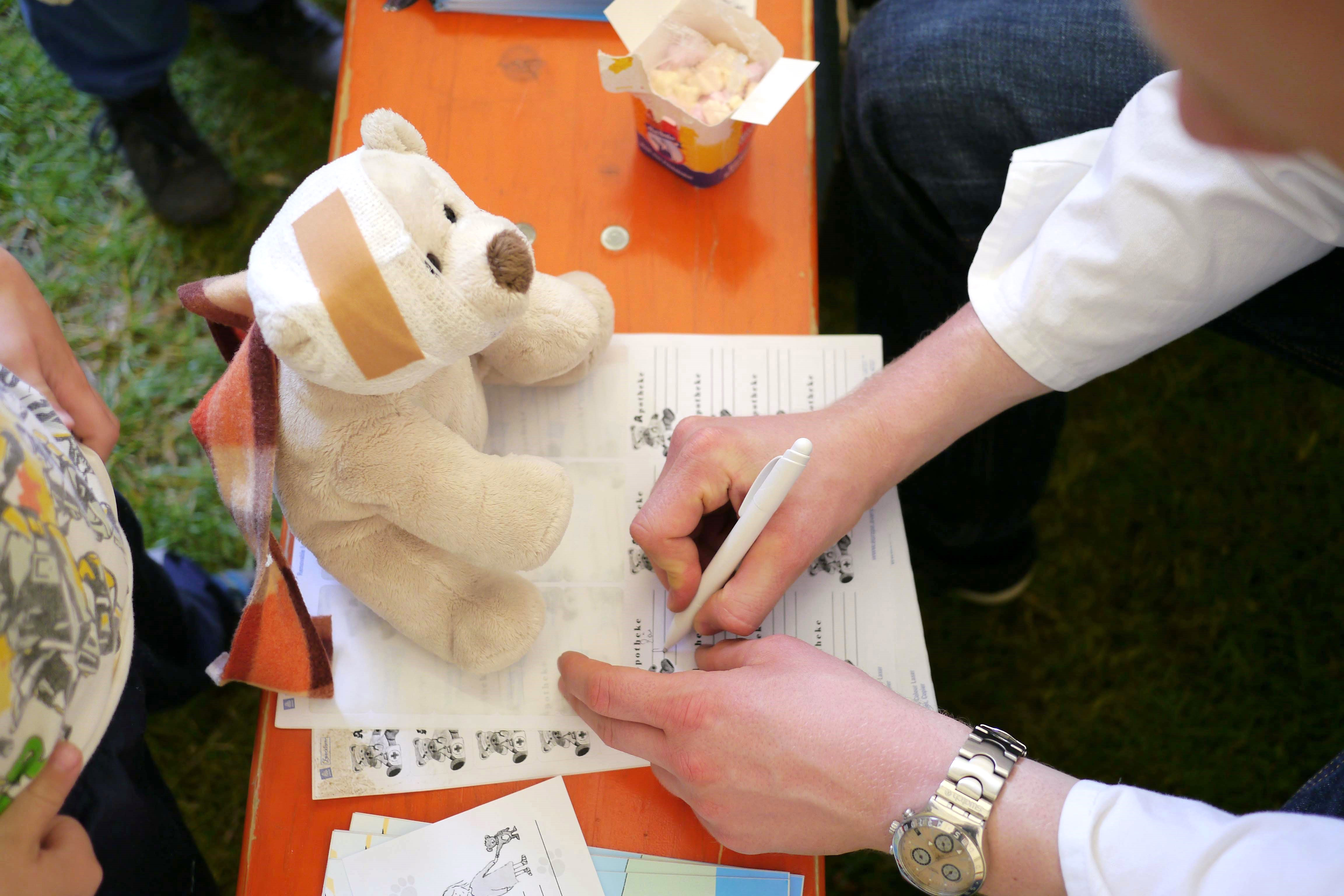 Auch dieses Jahr werden im Teddybärenkrankenhaus wieder Kuscheltiere verarztet. (Bild: Alexander Kapp)