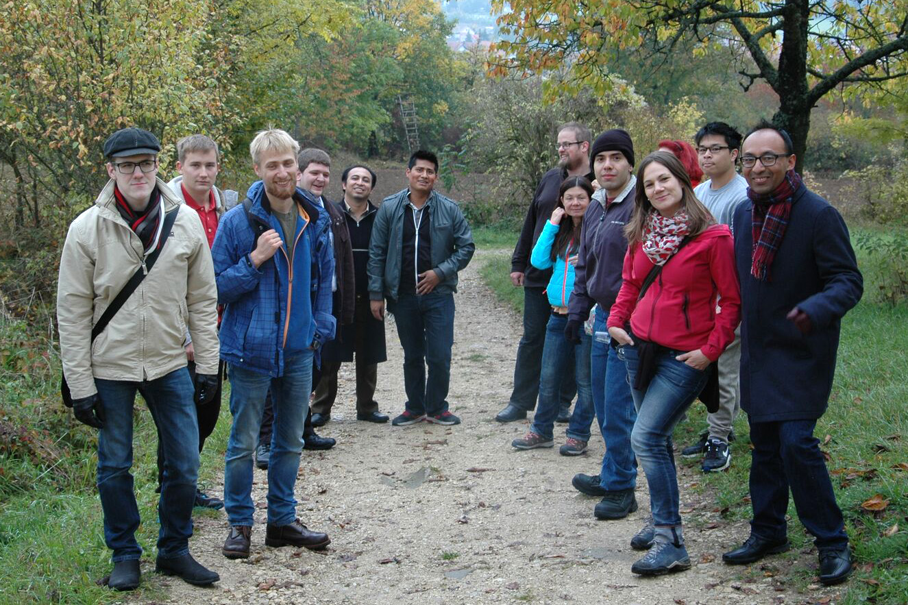 Die Open-Research-Challenge-Gewinner wanderten direkt nach Ihrer Ankunft mit beim Tag der offenen Brennereien und Brauereien 2015 in der Fränkischen Schweiz. (Bild: FAU/Thomas Hoffmann)