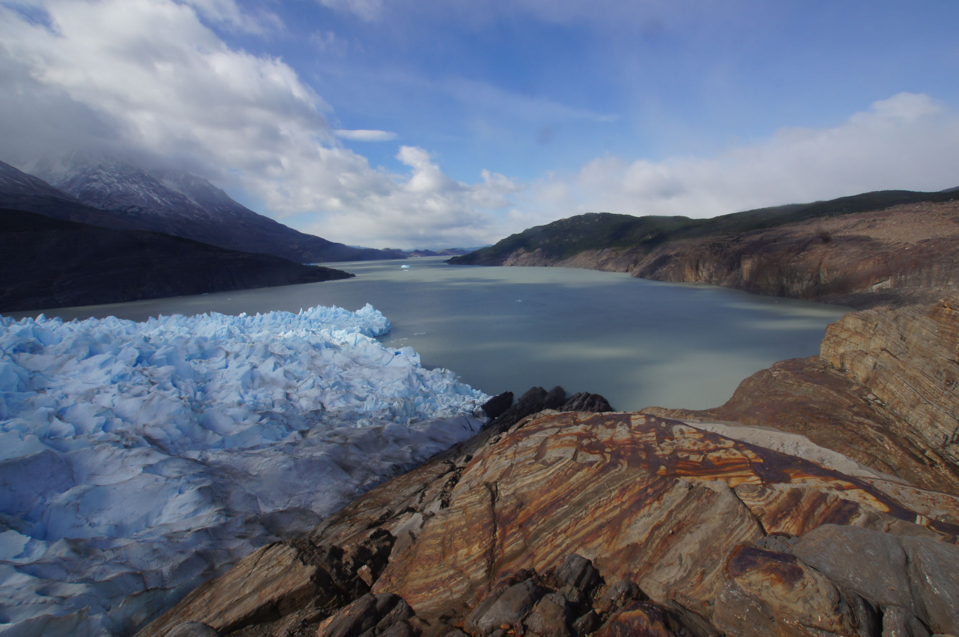 Blick über den Lago Grey mit der zentralen Gletscherzunge des Glaciar Grey. (Bild: Matthias Braun)