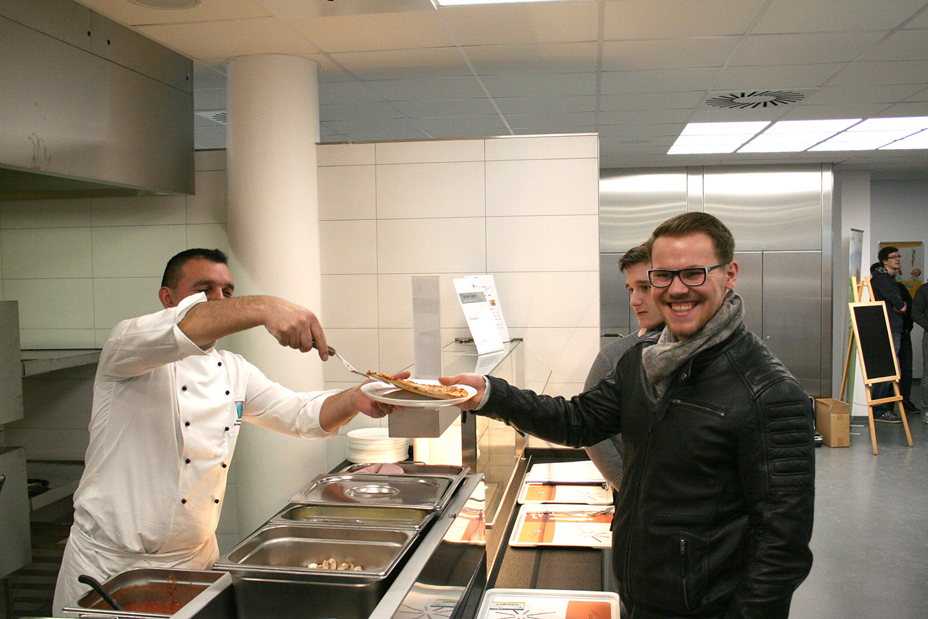 Genauso neu wie die Pizza-Pastabar ist eine Grill- und Wokstation, außerdem neu mit dabei ist die Menülinie „MensaVital“. (Bild: FAU/Boris Mijat)