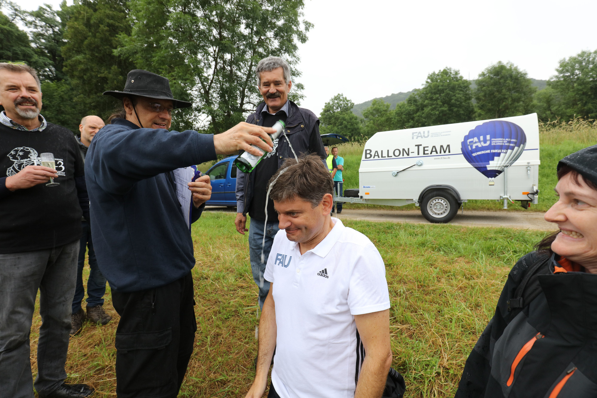 Zum 50. Geburtstag hat die TechFak der FAU einen Ballon gesponsert bekommen. Tauffahrt war am 2. Juli 2016 in Begleitung weiterer Ballons in der Fränkischen Schweiz (Bild: FAU/Kurt Fuchs)