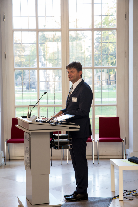 Neuberufenenempfang 2016: FAU-Präsident Prof. Dr. Joachim Hornegger begrüßt die neuen Professorinnen und Professoren. (Bild: FAU/Georg Pöhlein)