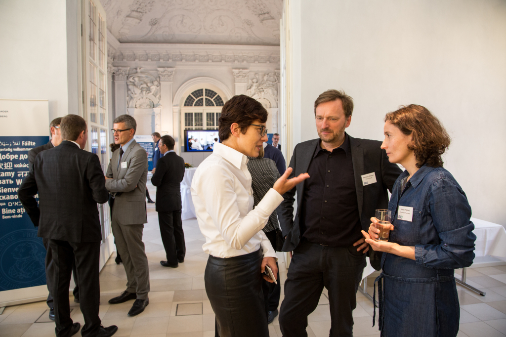 Neuberufenenempfang 2016: Dr. Konstanze Söllner, Prof. Dr. Benjamin Jörissen, Prof. Dr. Anna Fejtová(Bild: FAU/Georg Pöhlein)