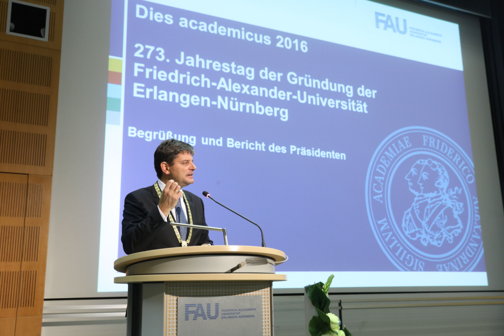 FAU-Präsident Prof. Dr. Joachim Hornegger eröffnete den Dies academicus 2016 mit seinem jährlichen Bericht. (Bild: FAU/Kurt Fuchs)
