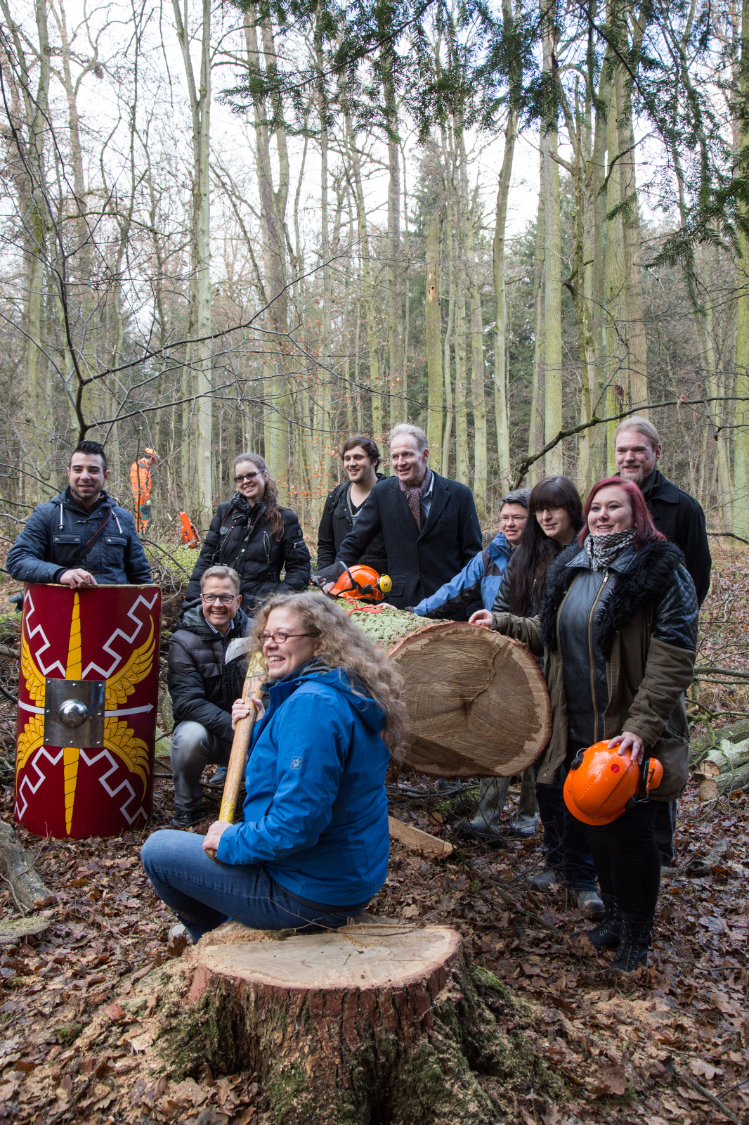 Am 15. Dezember 2016 fiel der Startschuss für das Projekt mit dem Schlagen des ersten Baums für den Bootsbau. (Bild: FAU/Georg Pöhlein)