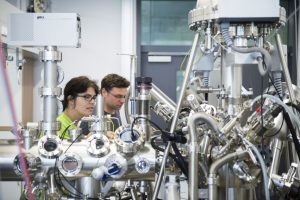 Grenz(ge)schichten: Das Verhalten von Materie erklären