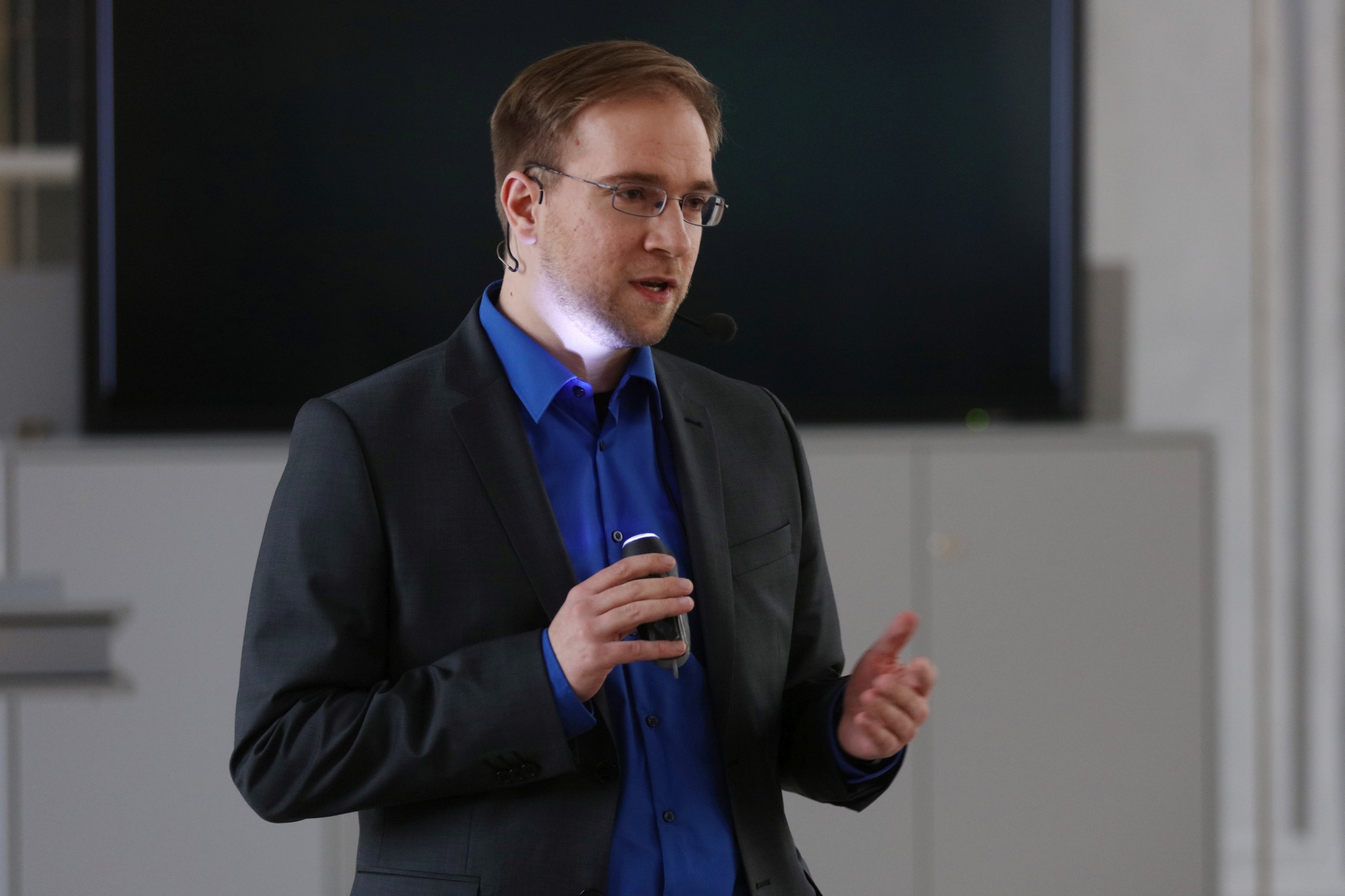 Fabian Lurz, M.Sc. (FAU) bei der Präsentation während der ENET-LZE-Auftaktveranstaltung am 20.02.2017 in der Orangerie in Erlangen. (Bild: Kurt Fuchs)