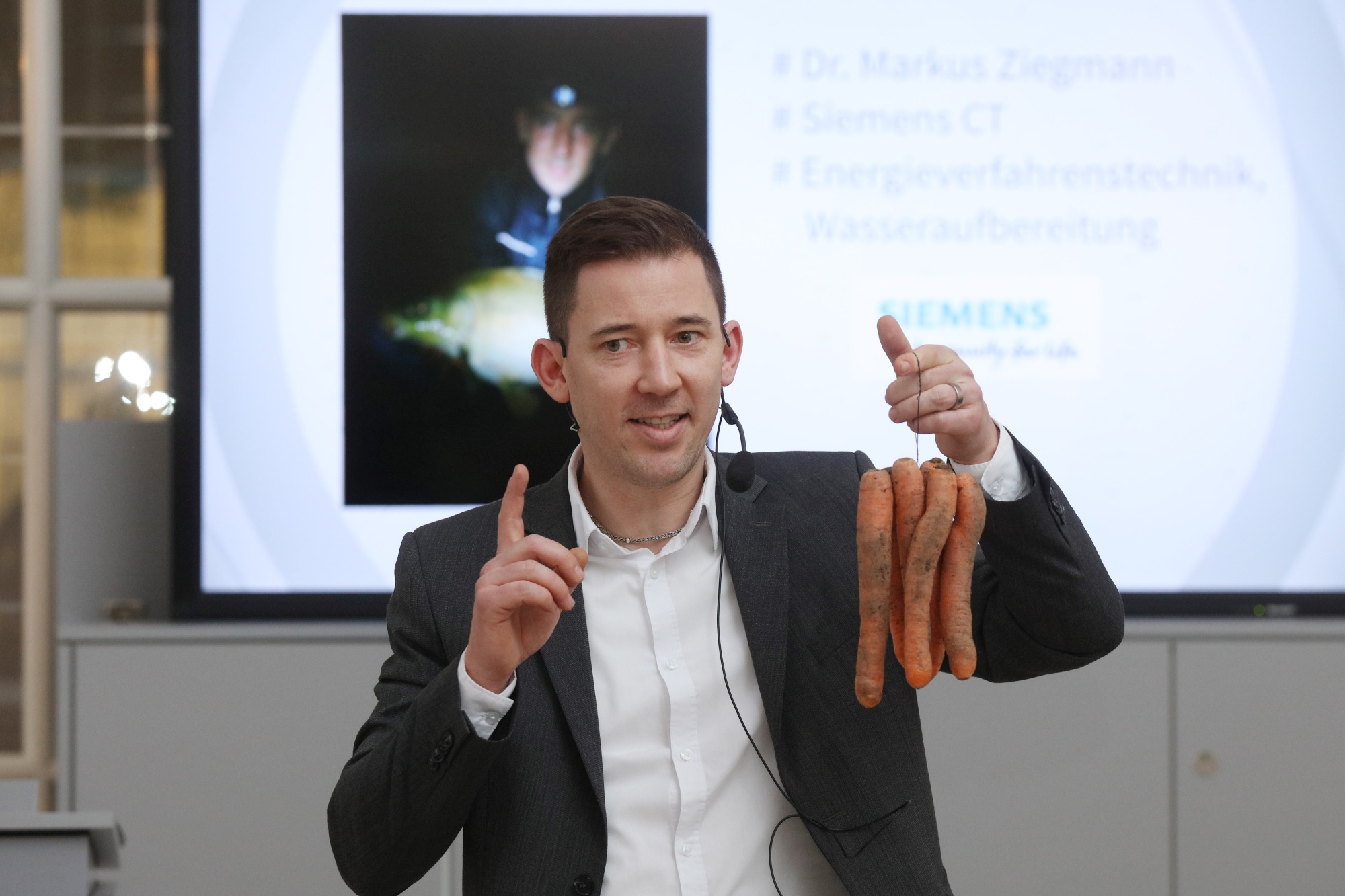 Dr. Markus Ziegmann (Siemens CT) bei der Präsentation während der ENET-LZE-Auftaktveranstaltung am 20.02.2017 in der Orangerie in Erlangen. (Bild: Kurt Fuchs)