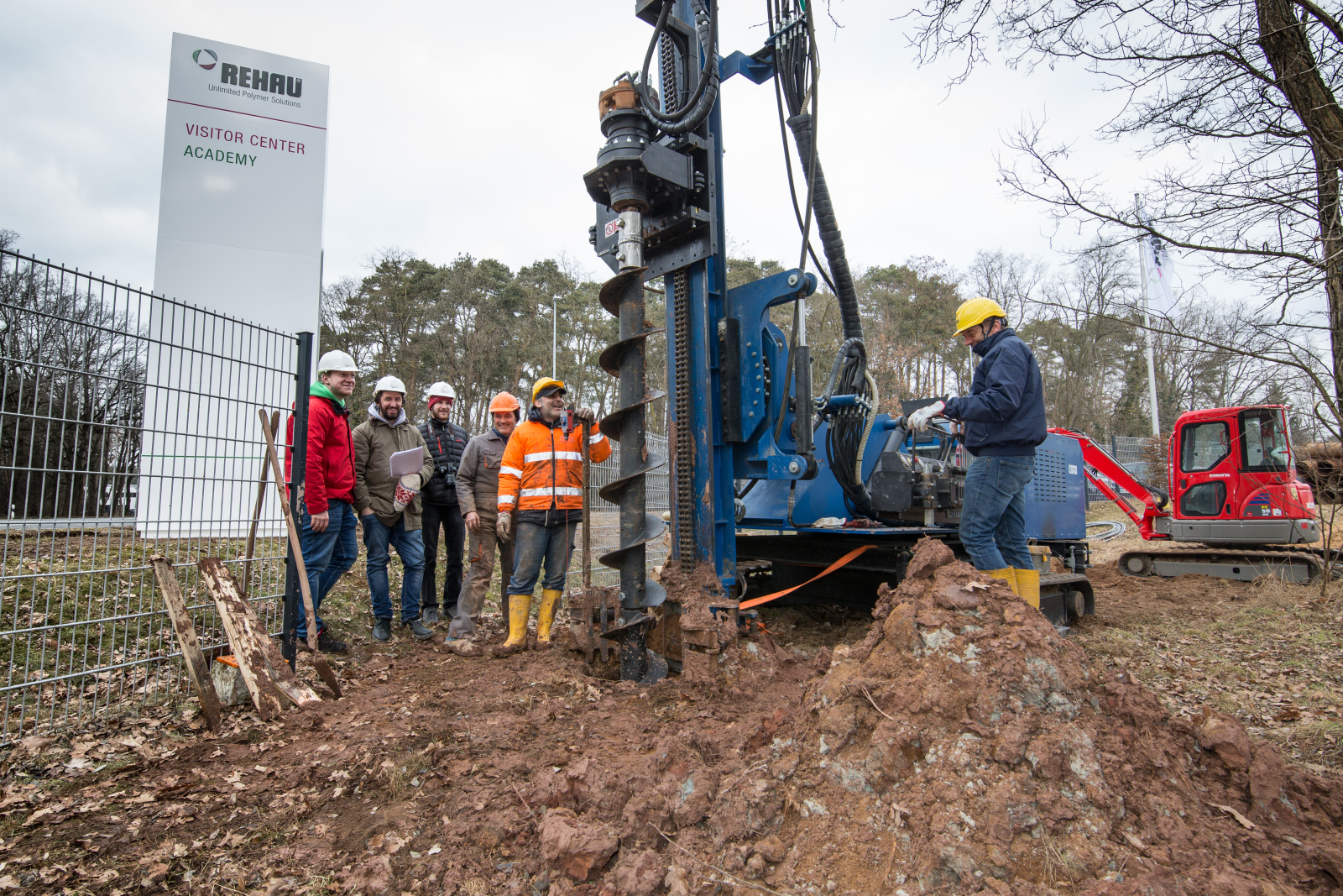 Das Bohrteam und die Wissenschaftler vom Geozentrum Nordbayern (Bild: FAU/Erich Malter)