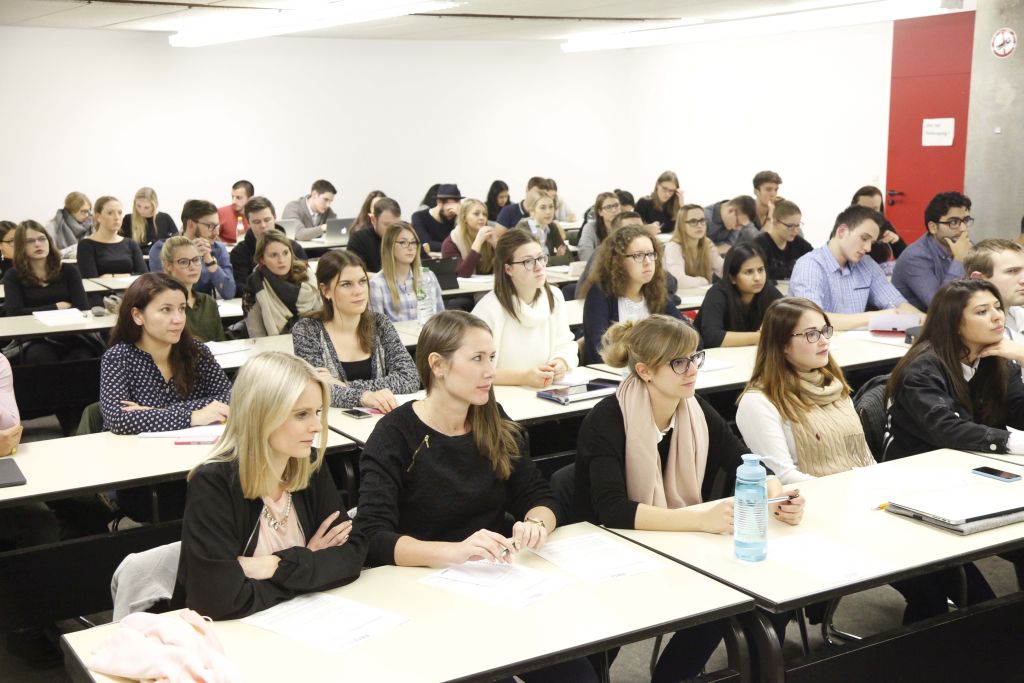 Studierende, die 2016 das LES organisierten