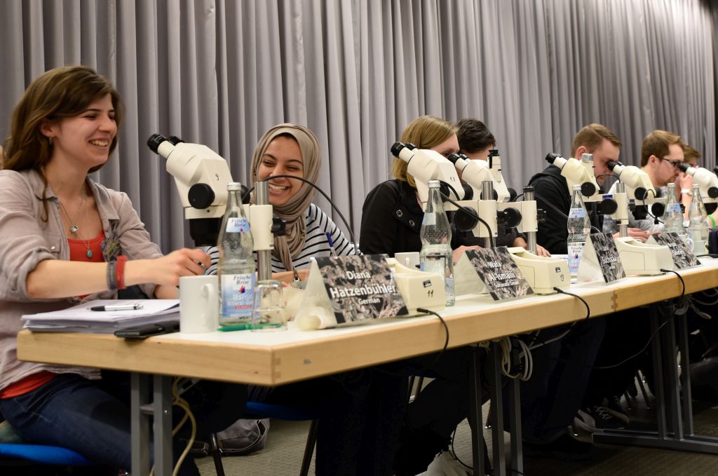 ... aber auch die freundschaftliche Stimmung wird von allen geschätzt. (Bild: FAU/Christina Dworak)