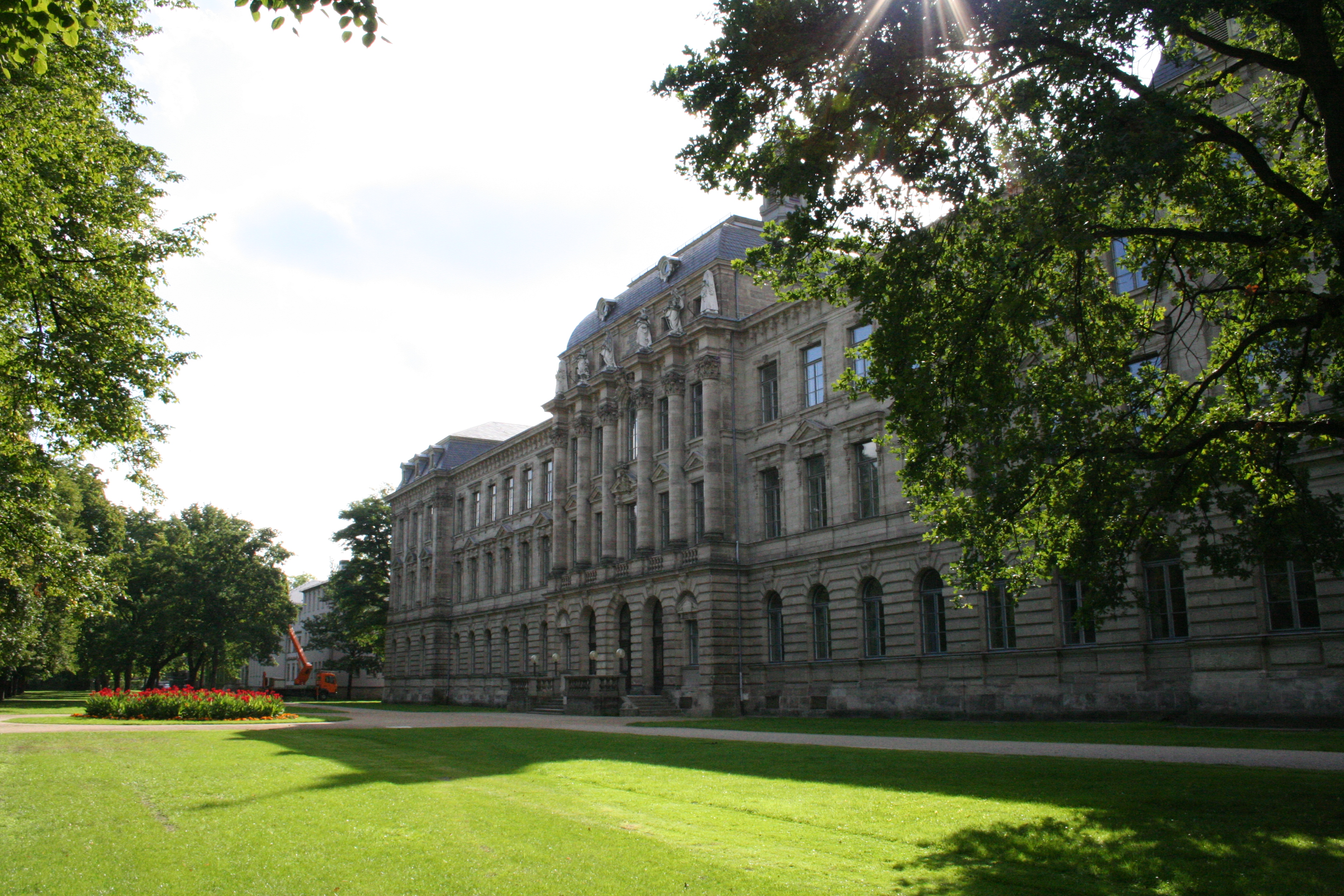 Viele Vorlesungen an der FAU finden im Kollegienhaus in Erlangen statt (Foto: FAU/David Hartfiel)