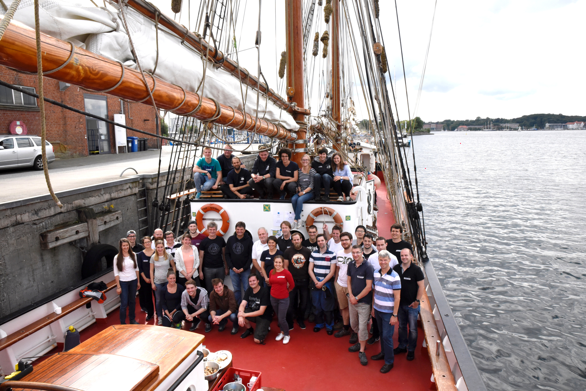 So viele Menschen sind auf dem Segelschiff unterwegs. (Bild: FAU/Regine Oyntzen)