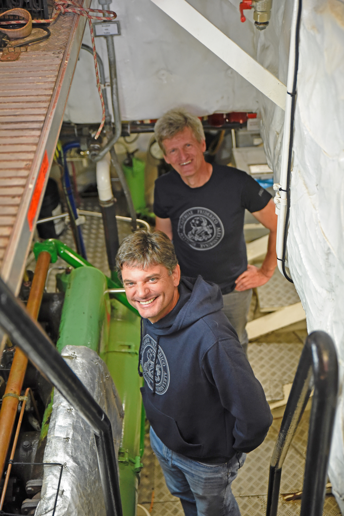 FAU-Präsident Prof Dr. Joachim Hornegger und Prof. Dr. Thomas Eberle an Bord der Thor Heyerdahl. (Bild: FAU/Regine Oyntzen)