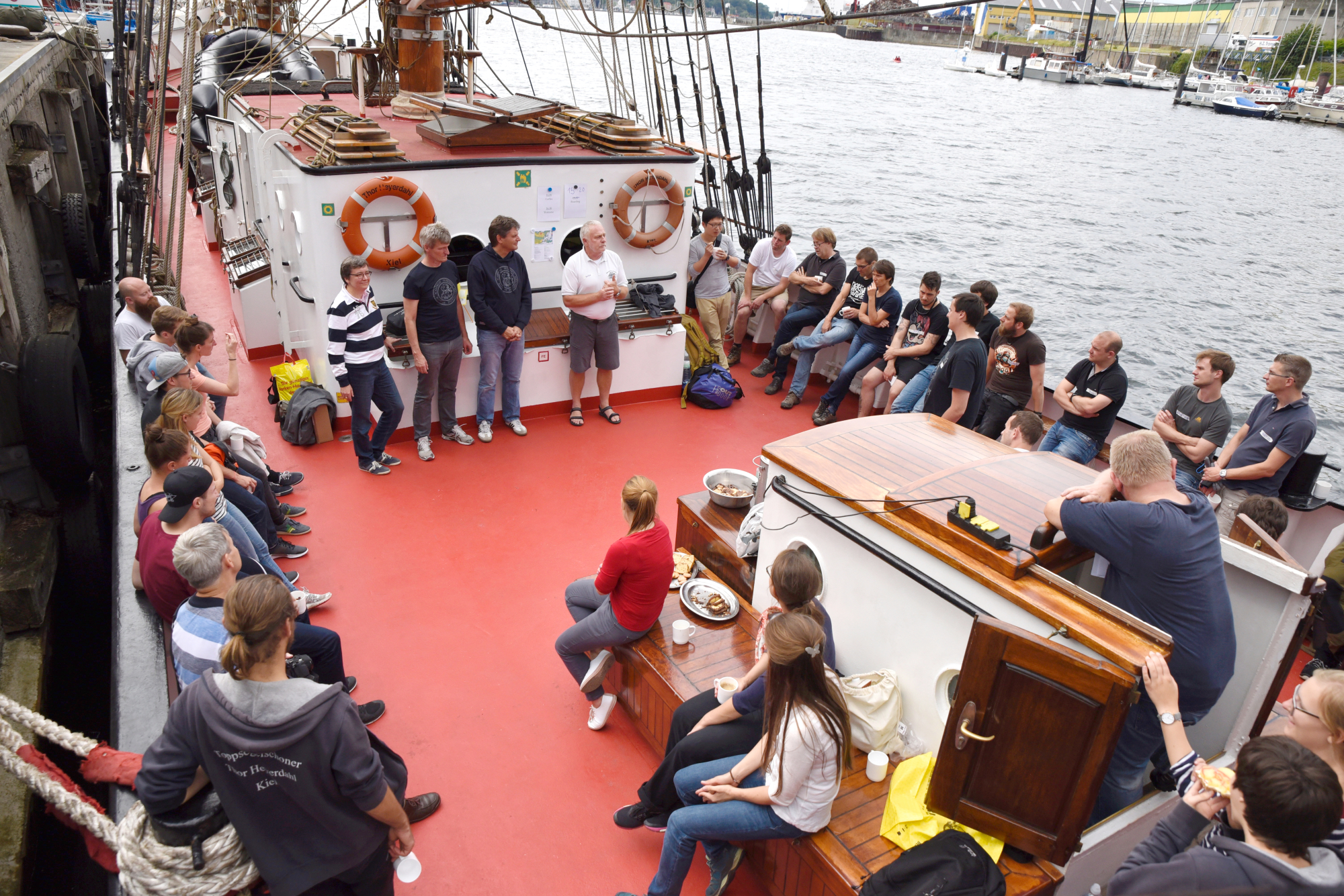 Wissenschaftler der FAU sind unterwegs auf der Thor Heyerdahl. (Bild: FAU/Regine Oyntzen)