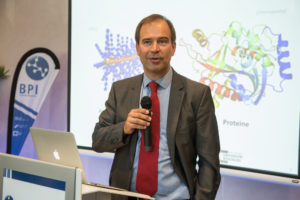 Prof. Dr. Dietmar Drummer bei der Eröffnung des Bayerischen Polymerinstituts in Fürth.