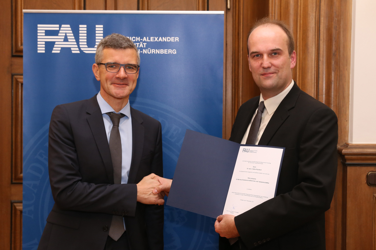 Empfang der Habilitationspreisträger bei FAU-Präsident Prof. Dr. Joachim Hornegger am 6. November 2017. Prof. Dr. Friedrich Paulsen, FAU-Vizepräsident für Lehre, verlieh zeitgleich den Lehrpreis an Dr. Stefan Rupitsch, wissenschaftlicher Mitarbeiter am Lehrstuhl für Sensorik. (Bild: FAU/Kurt Fuchs)