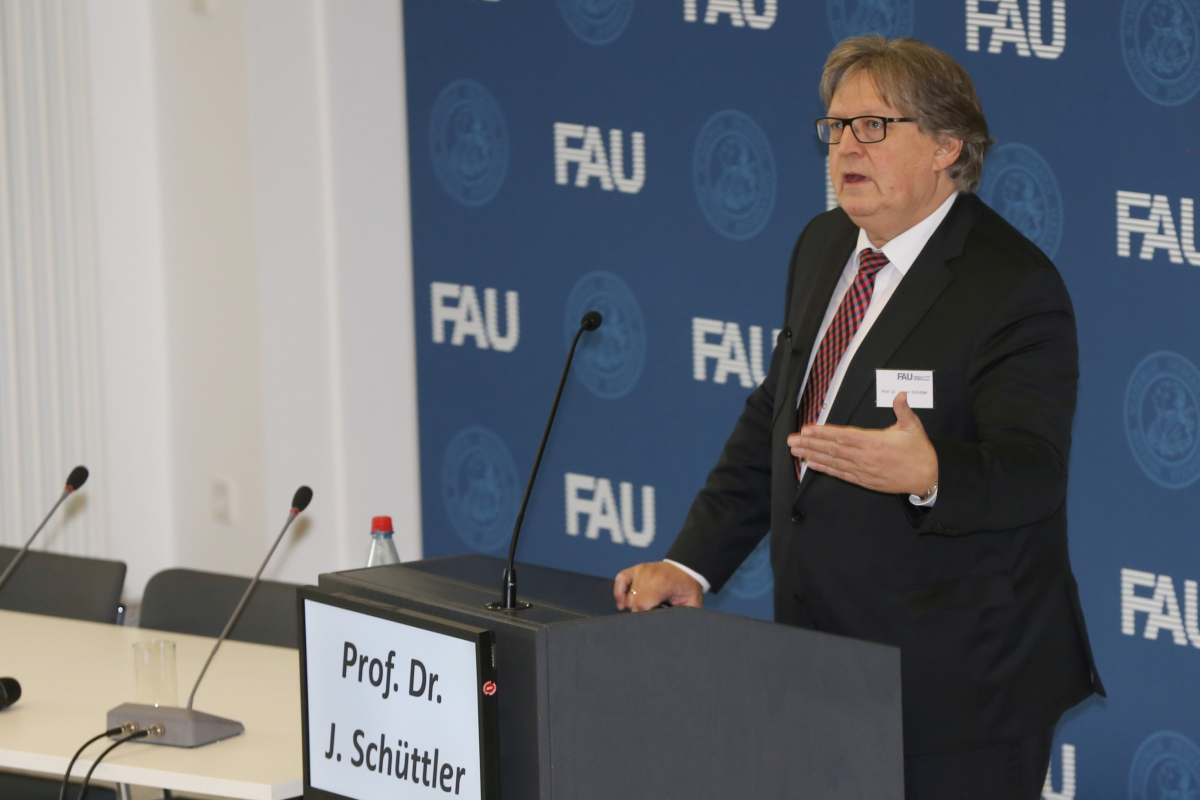 Im Jahr 2018 wird die FAU 275 Jahre alt. Ihr Jubiläumsjahr beginnt die Universität mit einem wissenschaftlichen Symposium zum Thema „Future of Research – Research of the Future“. Der Fokus ist fachübergreifend: FAU-Forscherinnen und Forscher aller Disziplinen werden gemeinsam mit internationalen Kollegen einen Blick in die Zukunft der Forschung werfen. (Bild: FAU/Kurt Fuchs)