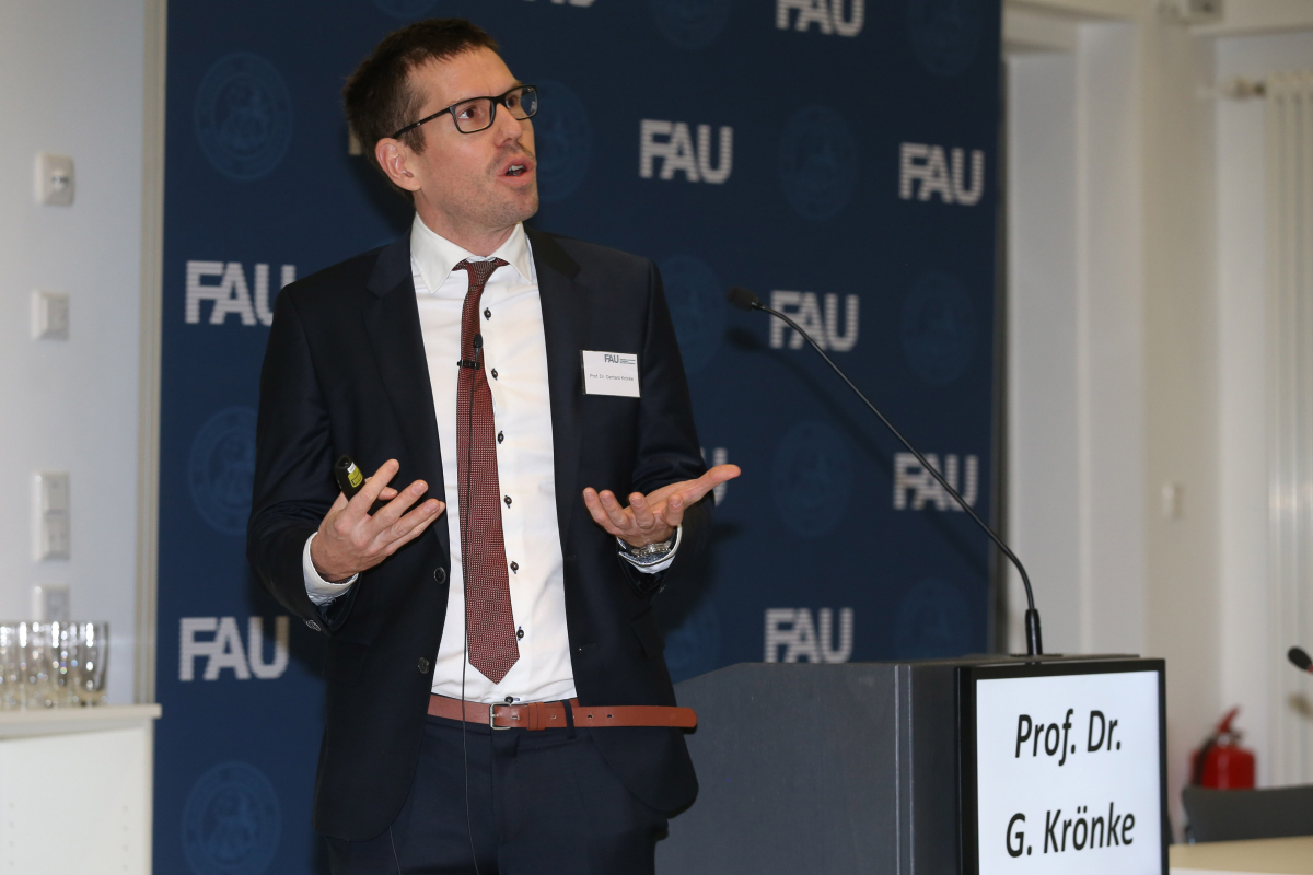 Im Jahr 2018 wird die FAU 275 Jahre alt. Ihr Jubiläumsjahr beginnt die Universität mit einem wissenschaftlichen Symposium zum Thema „Future of Research – Research of the Future“. Der Fokus ist fachübergreifend: FAU-Forscherinnen und Forscher aller Disziplinen werden gemeinsam mit internationalen Kollegen einen Blick in die Zukunft der Forschung werfen. (Bild: FAU/Kurt Fuchs)