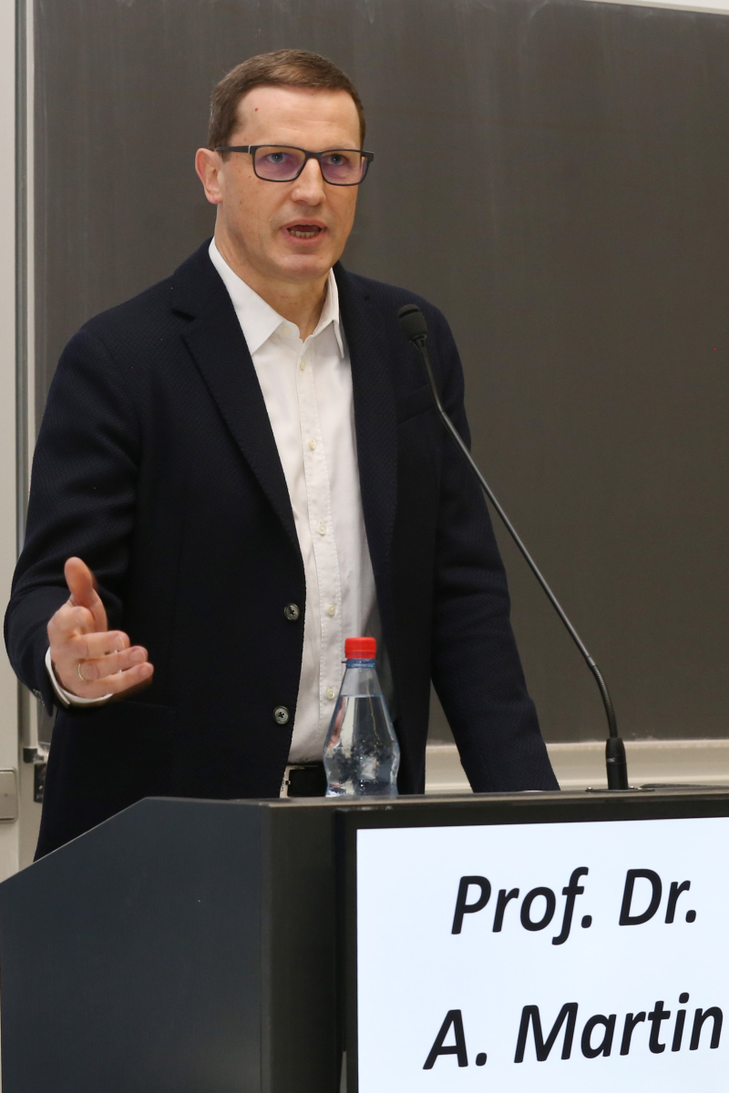 Im Jahr 2018 wird die FAU 275 Jahre alt. Ihr Jubiläumsjahr beginnt die Universität mit einem wissenschaftlichen Symposium zum Thema „Future of Research – Research of the Future“. Der Fokus ist fachübergreifend: FAU-Forscherinnen und Forscher aller Disziplinen werden gemeinsam mit internationalen Kollegen einen Blick in die Zukunft der Forschung werfen. (Bild: FAU/Kurt Fuchs)