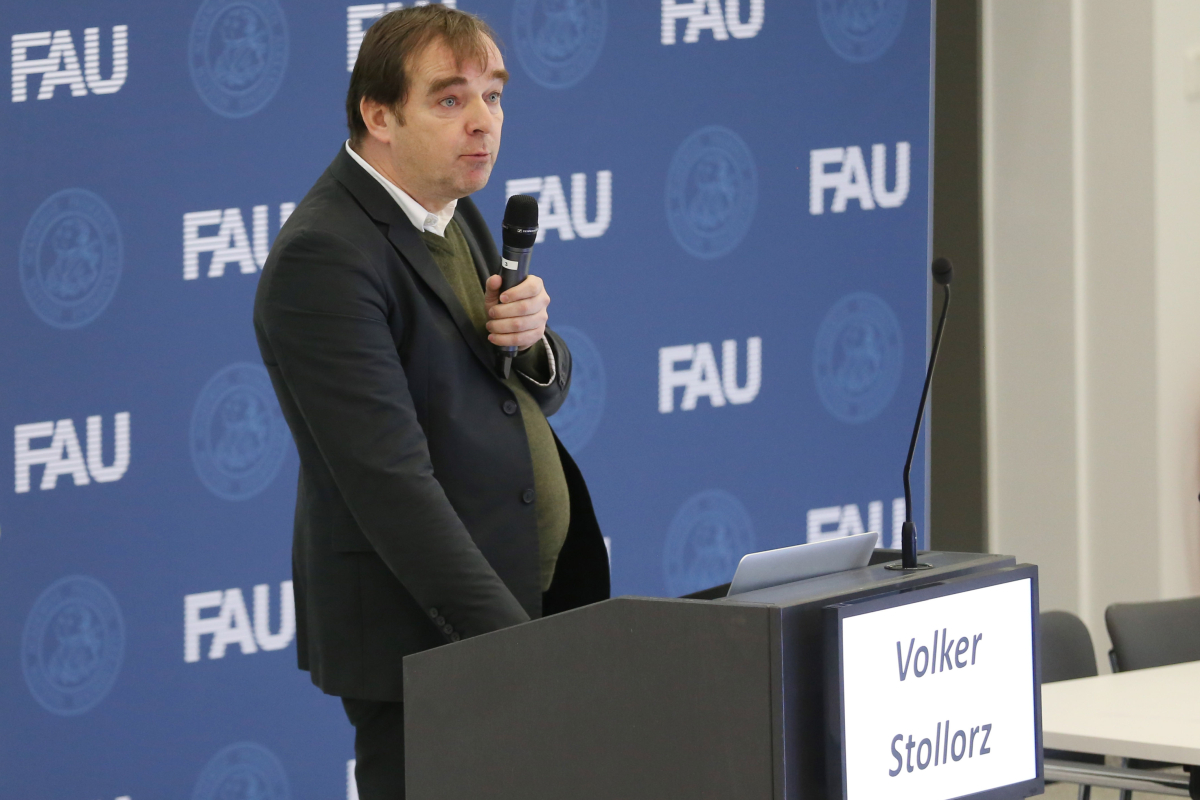 Im Jahr 2018 wird die FAU 275 Jahre alt. Ihr Jubiläumsjahr beginnt die Universität mit einem wissenschaftlichen Symposium zum Thema „Future of Research – Research of the Future“. Der Fokus ist fachübergreifend: FAU-Forscherinnen und Forscher aller Disziplinen werden gemeinsam mit internationalen Kollegen einen Blick in die Zukunft der Forschung werfen. (Bild: FAU/Kurt Fuchs)