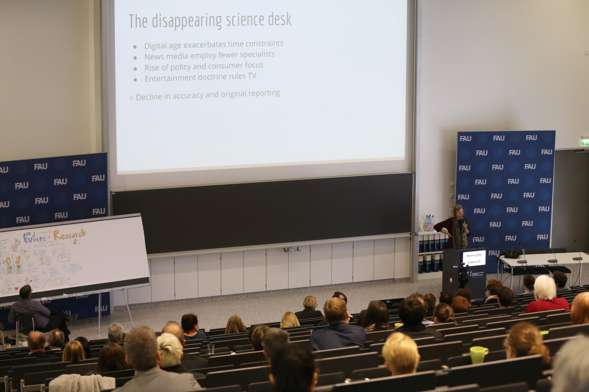 Im Jahr 2018 wird die FAU 275 Jahre alt. Ihr Jubiläumsjahr beginnt die Universität mit einem wissenschaftlichen Symposium zum Thema „Future of Research – Research of the Future“. Der Fokus ist fachübergreifend: FAU-Forscherinnen und Forscher aller Disziplinen werden gemeinsam mit internationalen Kollegen einen Blick in die Zukunft der Forschung werfen. (Bild: FAU/Kurt Fuchs)