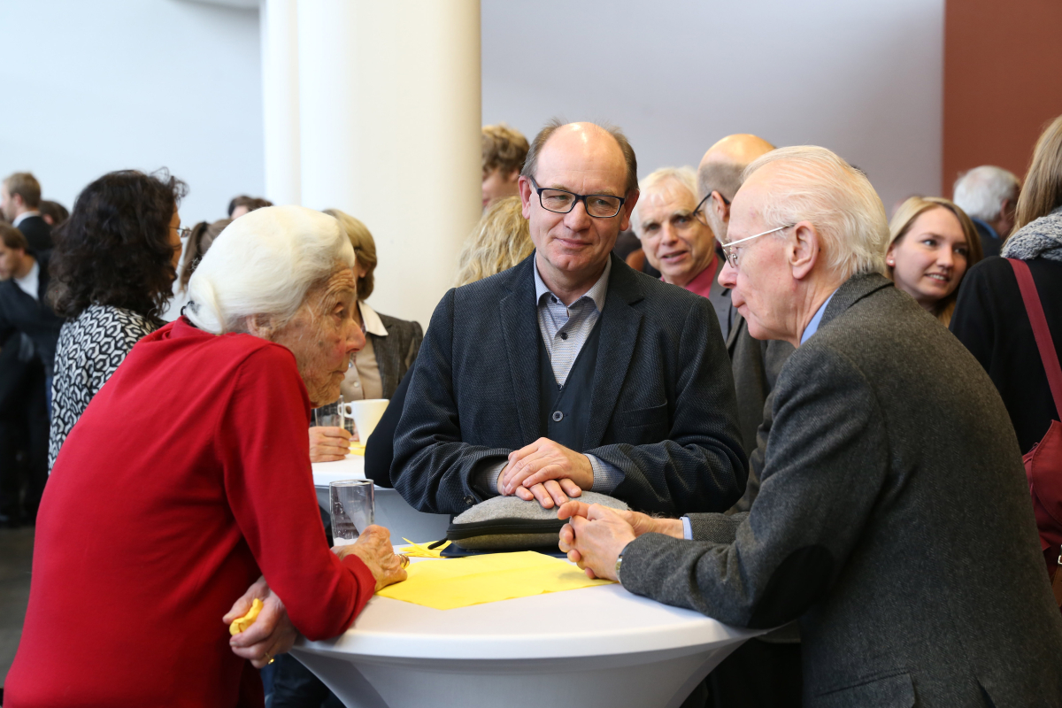 Im Jahr 2018 wird die FAU 275 Jahre alt. Ihr Jubiläumsjahr beginnt die Universität mit einem wissenschaftlichen Symposium zum Thema „Future of Research – Research of the Future“. Der Fokus ist fachübergreifend: FAU-Forscherinnen und Forscher aller Disziplinen werden gemeinsam mit internationalen Kollegen einen Blick in die Zukunft der Forschung werfen. (Bild: FAU/Kurt Fuchs)