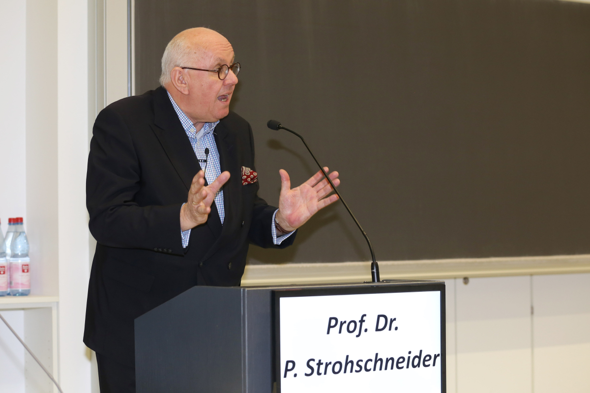 Im Jahr 2018 wird die FAU 275 Jahre alt. Ihr Jubiläumsjahr beginnt die Universität mit einem wissenschaftlichen Symposium zum Thema „Future of Research – Research of the Future“. Der Fokus ist fachübergreifend: FAU-Forscherinnen und Forscher aller Disziplinen werden gemeinsam mit internationalen Kollegen einen Blick in die Zukunft der Forschung werfen. (Bild: FAU/Kurt Fuchs)