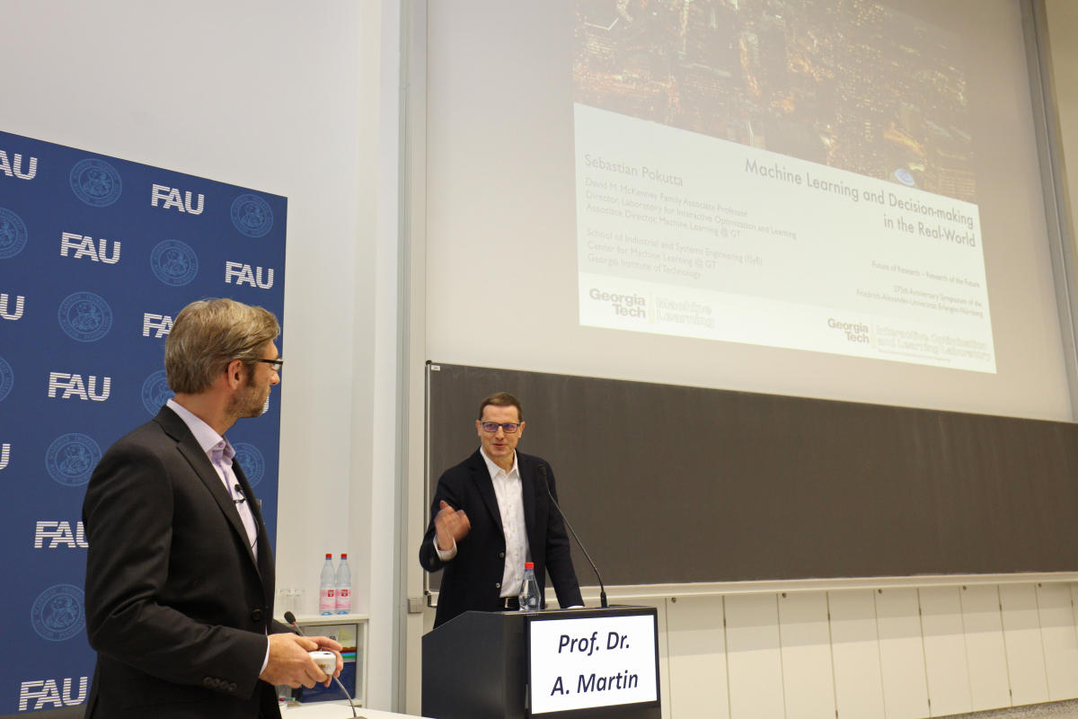 Im Jahr 2018 wird die FAU 275 Jahre alt. Ihr Jubiläumsjahr beginnt die Universität mit einem wissenschaftlichen Symposium zum Thema „Future of Research – Research of the Future“. Der Fokus ist fachübergreifend: FAU-Forscherinnen und Forscher aller Disziplinen werden gemeinsam mit internationalen Kollegen einen Blick in die Zukunft der Forschung werfen. (Bild: FAU/Kurt Fuchs)