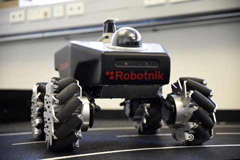 Helder und Forschungsgegenstand - Roboter an der FAU