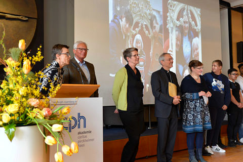 Verleihung des Pirckheimer-Preises an das Generationenprojekt vom Lehrstuhl für Kunstpädagogik der FAU.