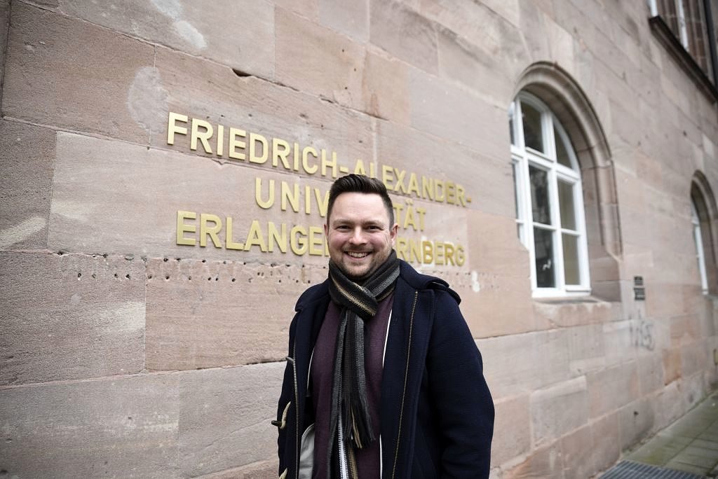 Christian Grütter ist in Nürnberg fest verwurzelt, daher war er sich auch sicher: Die FAU ist die Universität seiner Wahl. (Bild: FAU/Luisa Gerlitz)