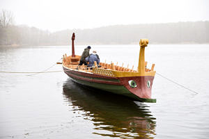 Erste Fahrt im Römerboot