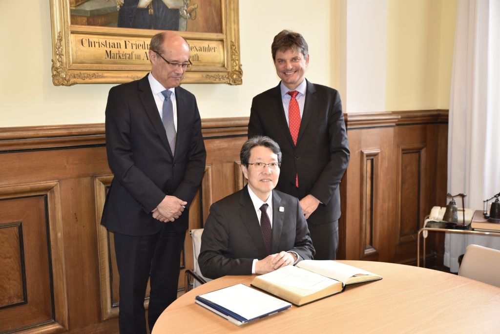 Zum Artikel "Antrittsbesuch des japanischen Generalkonsuls an der FAU"