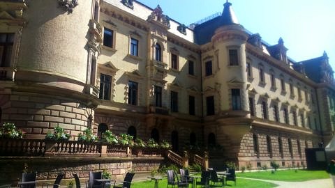 ...das Fürstliche Schloss Thurn und Taxis – einer von sechs Programmpunkten zwischen denen sich die Beschäftigten entscheiden konnten. (Bild: FAU/Rebecca Kleine Möllhoff)