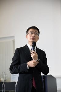 Forscht an optischen Techniken zur Absorptionsspektroskopie und nichtlinearer Tomographie: Dr. Weiwei Cai, diesjähriger Preisträger des SAOT Young Researcher Award in Optical Technologies.